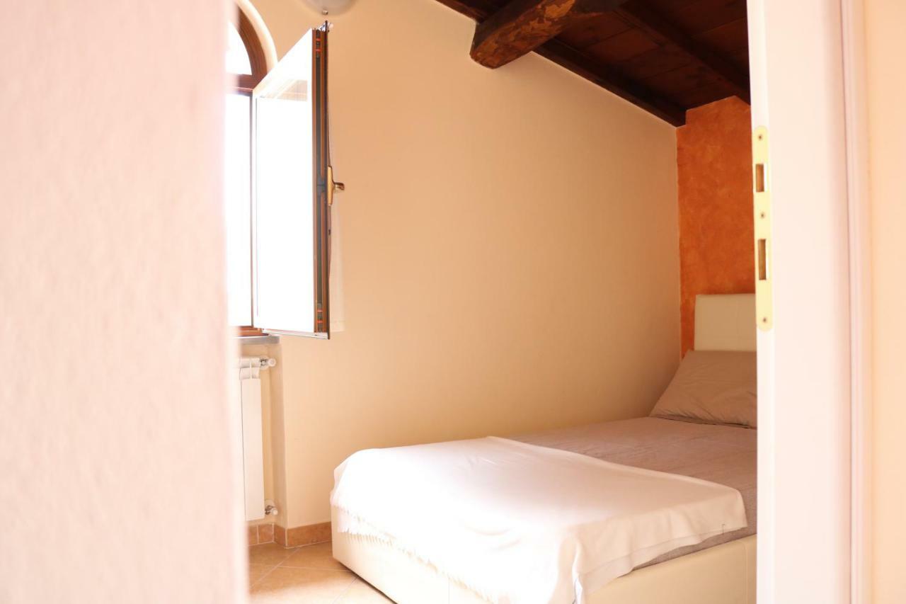 Casa Vacanze Elena Rometta Buitenkant foto